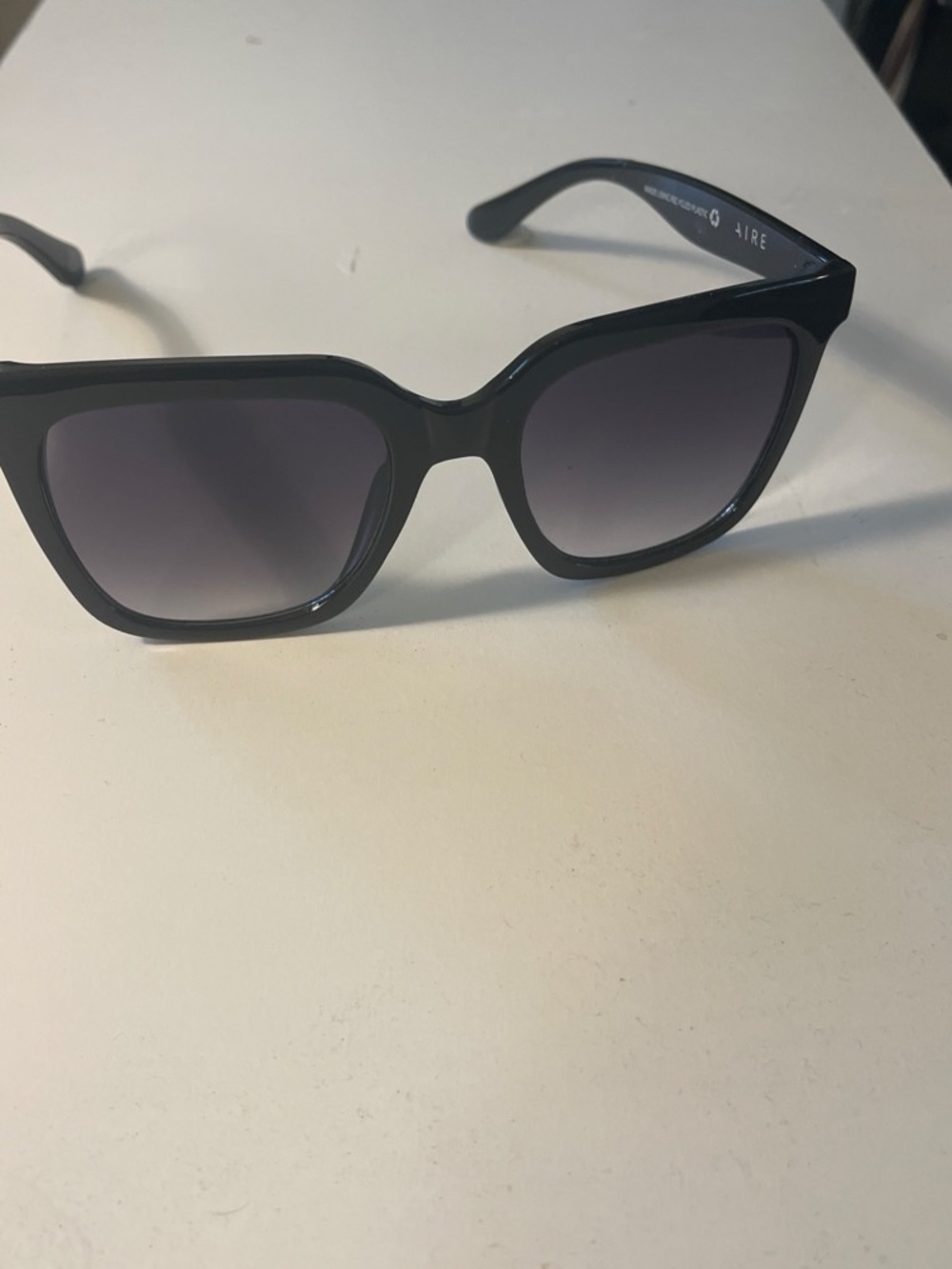 Source Unknown Black Frame Sunglasses with Gradient Gray Lenses